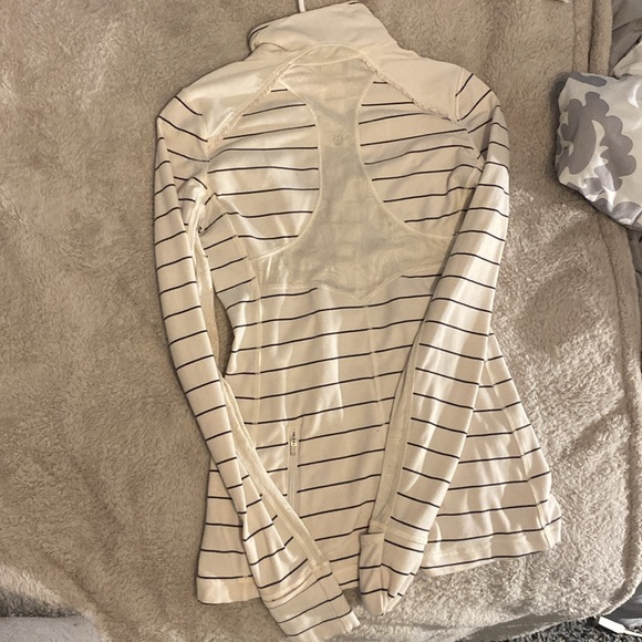 Lulu lemon long sleeve size small - Picture 2 of 6